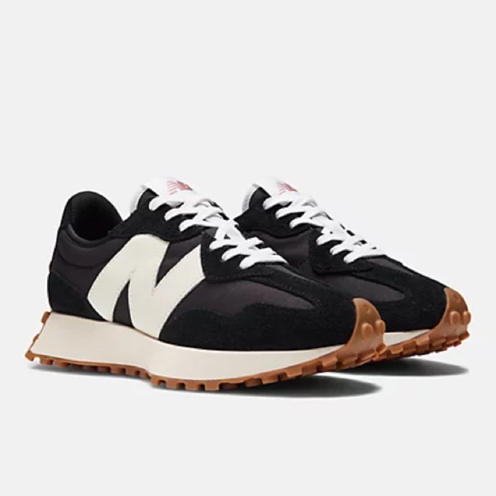 New Balance 327 Women’s Black and White Sneakers

Never worn